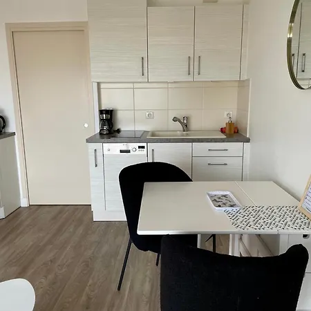 Cadre Parfait En Face Du Port, Confortable *